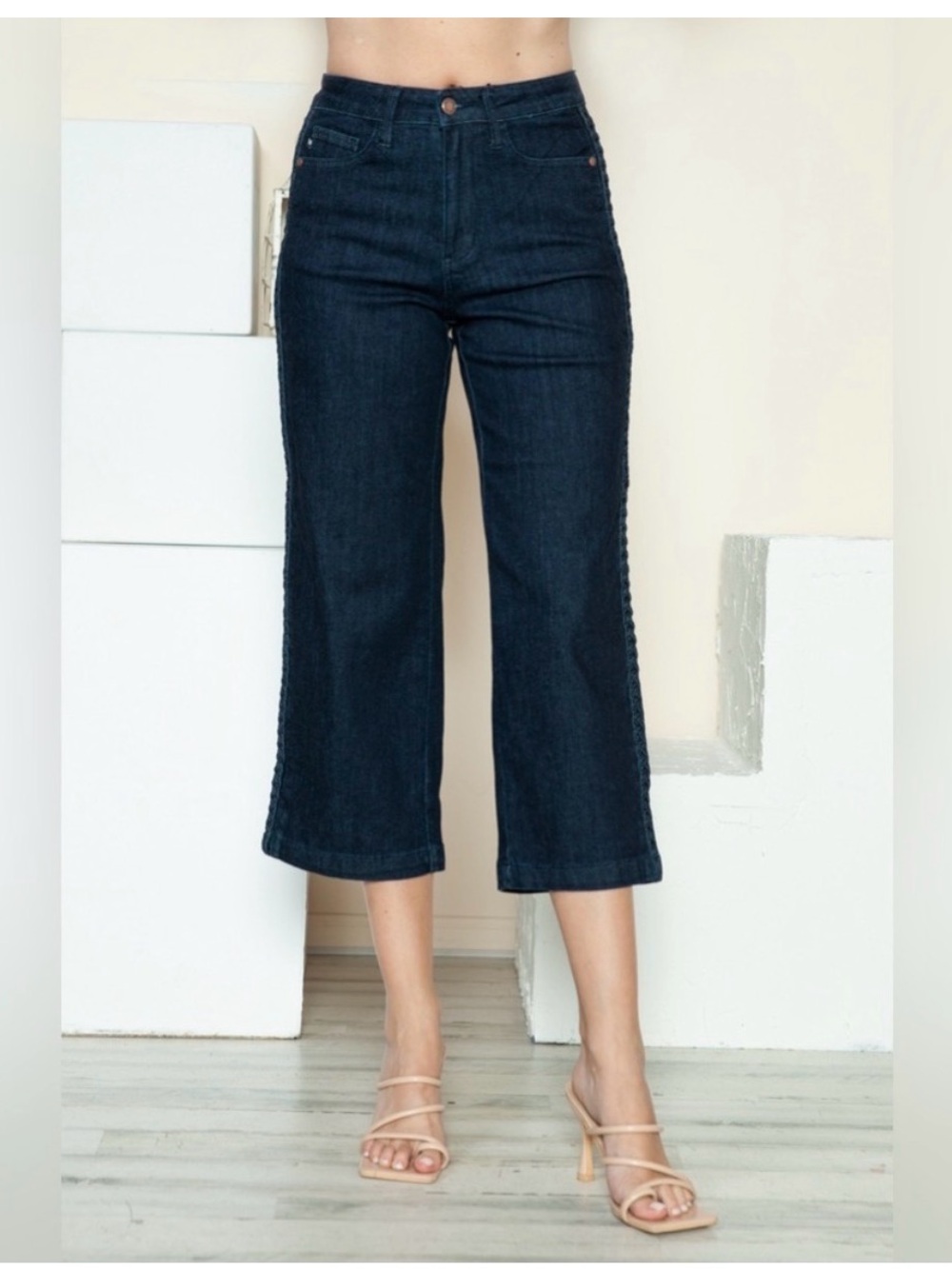 Judy Blue NWOT Wide Leg Cropped Women’s Jeans 31 - Picture 2 of 10